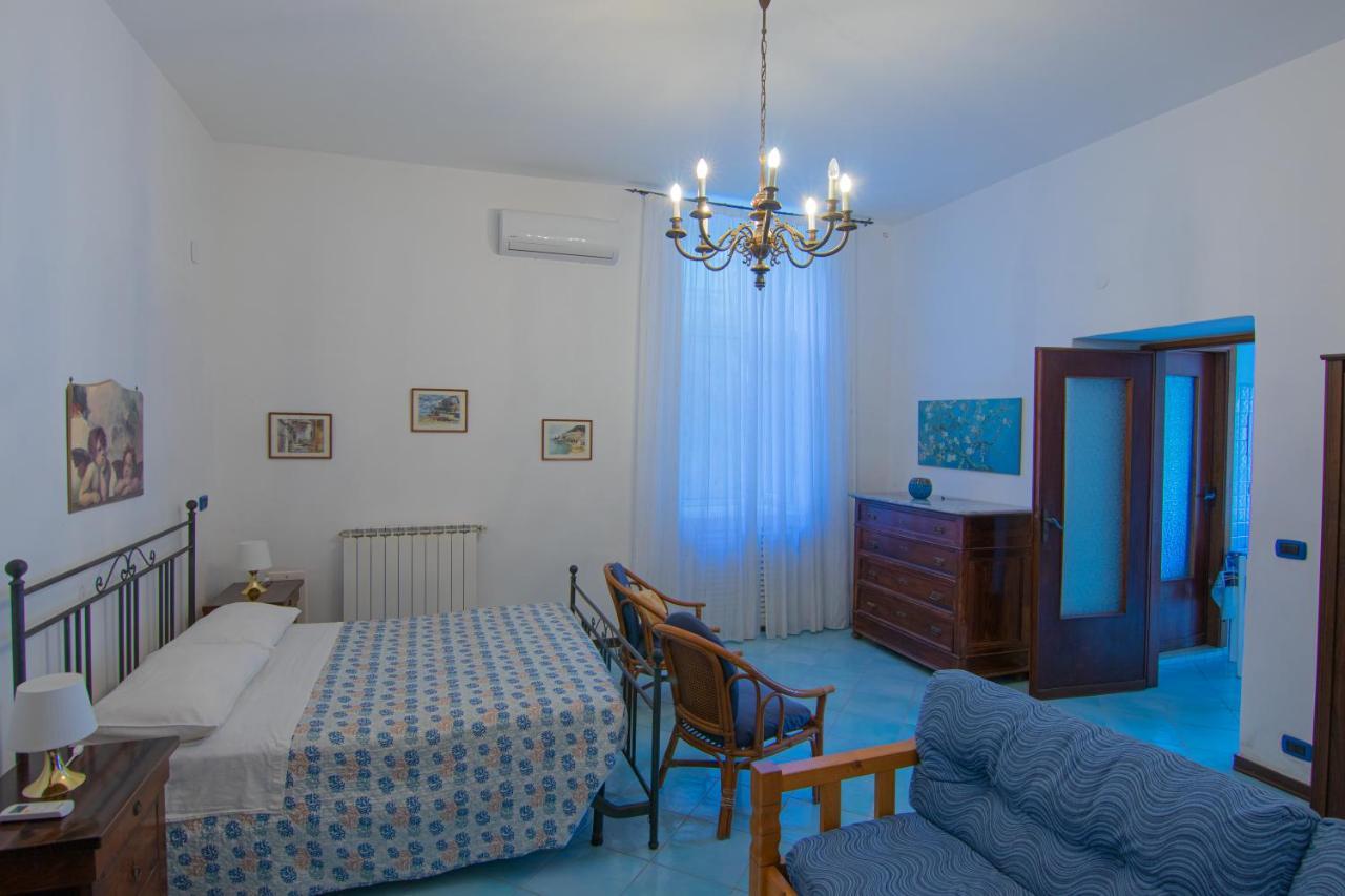 Ponza Holiday Homes - Santa Maria Buitenkant foto